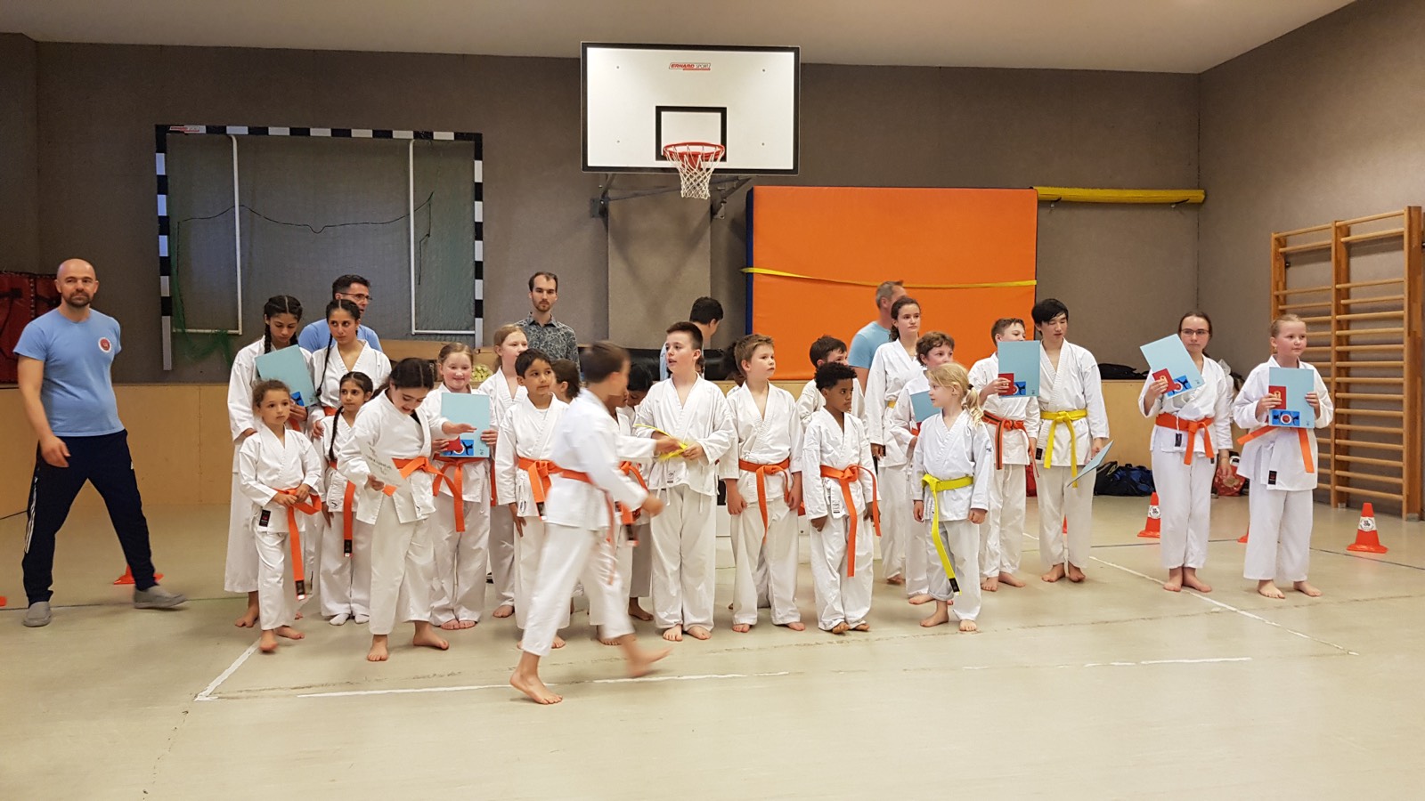 Gruppenfeier nach der Prüfung — Fudoshin Karate-Do Wien